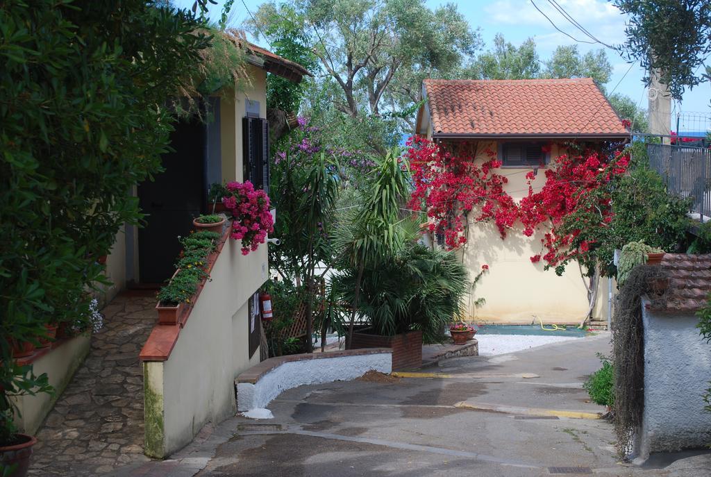 Camping Villaggio Saline بالينورو المظهر الخارجي الصورة